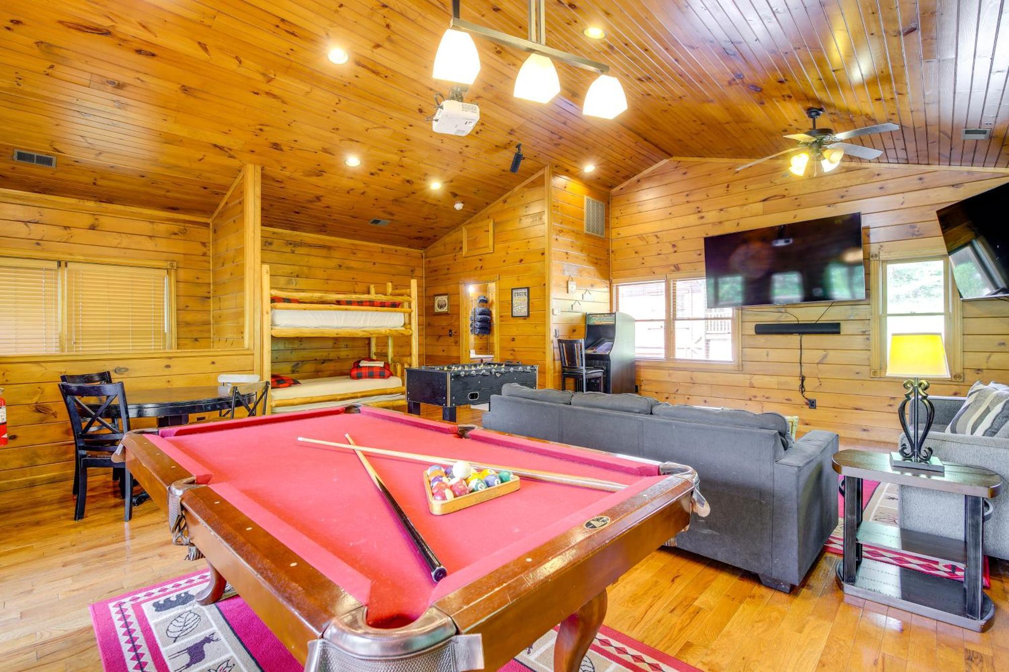 Cabin With Pool Access About 3 Mi To Downtown Gatlinburg Luaran gambar