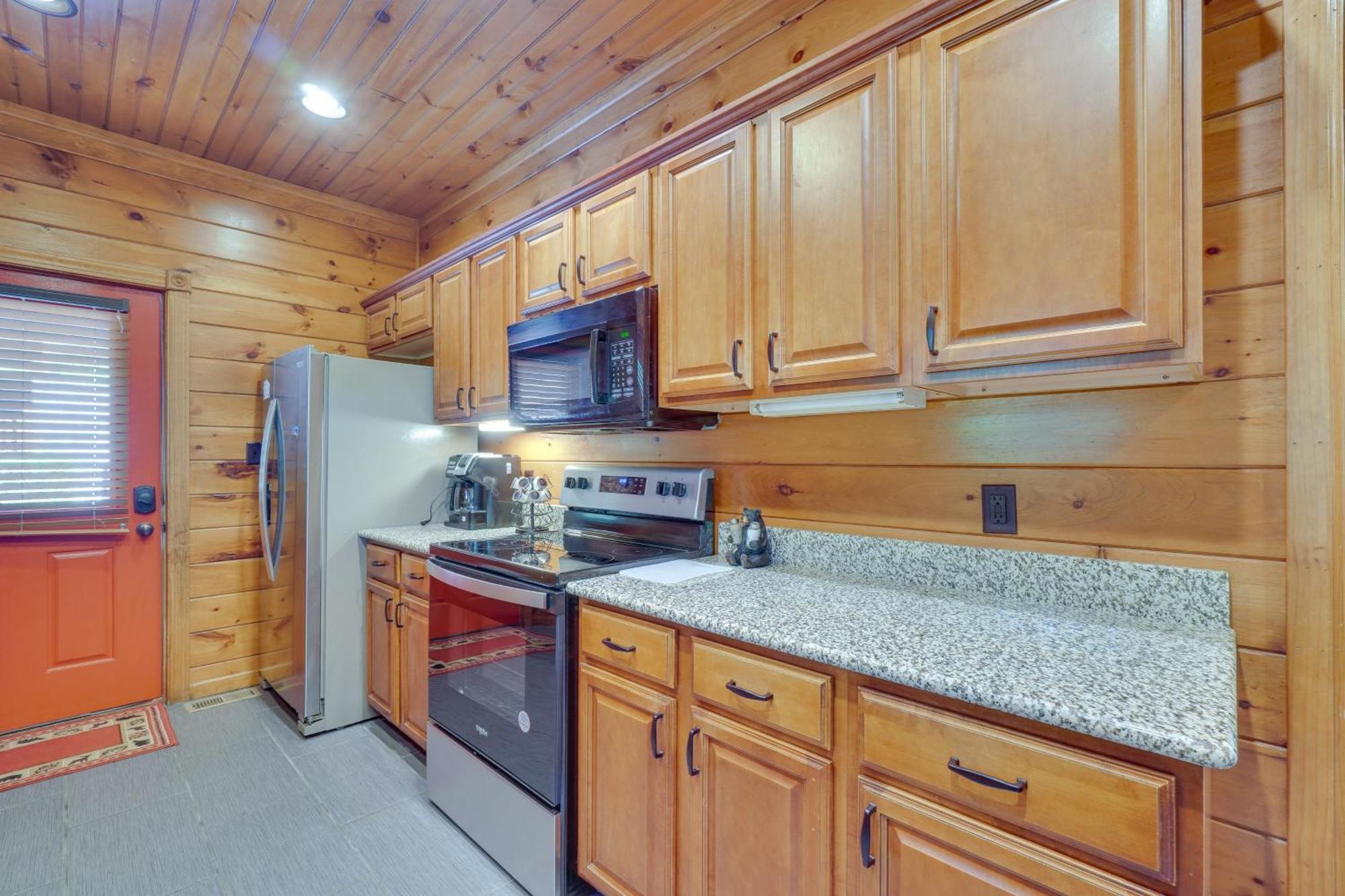 Cabin With Pool Access About 3 Mi To Downtown Gatlinburg Luaran gambar