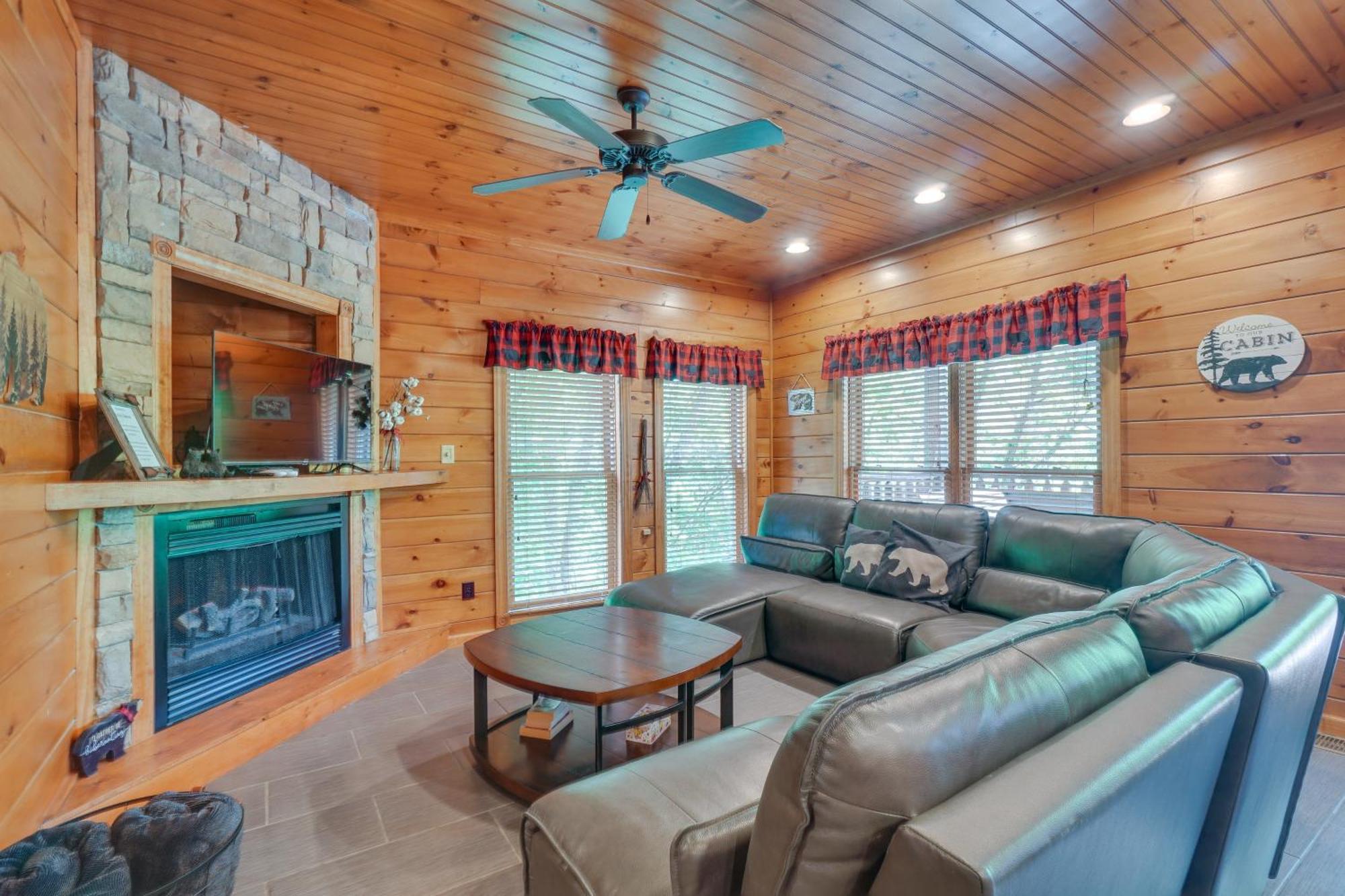 Cabin With Pool Access About 3 Mi To Downtown Gatlinburg Luaran gambar